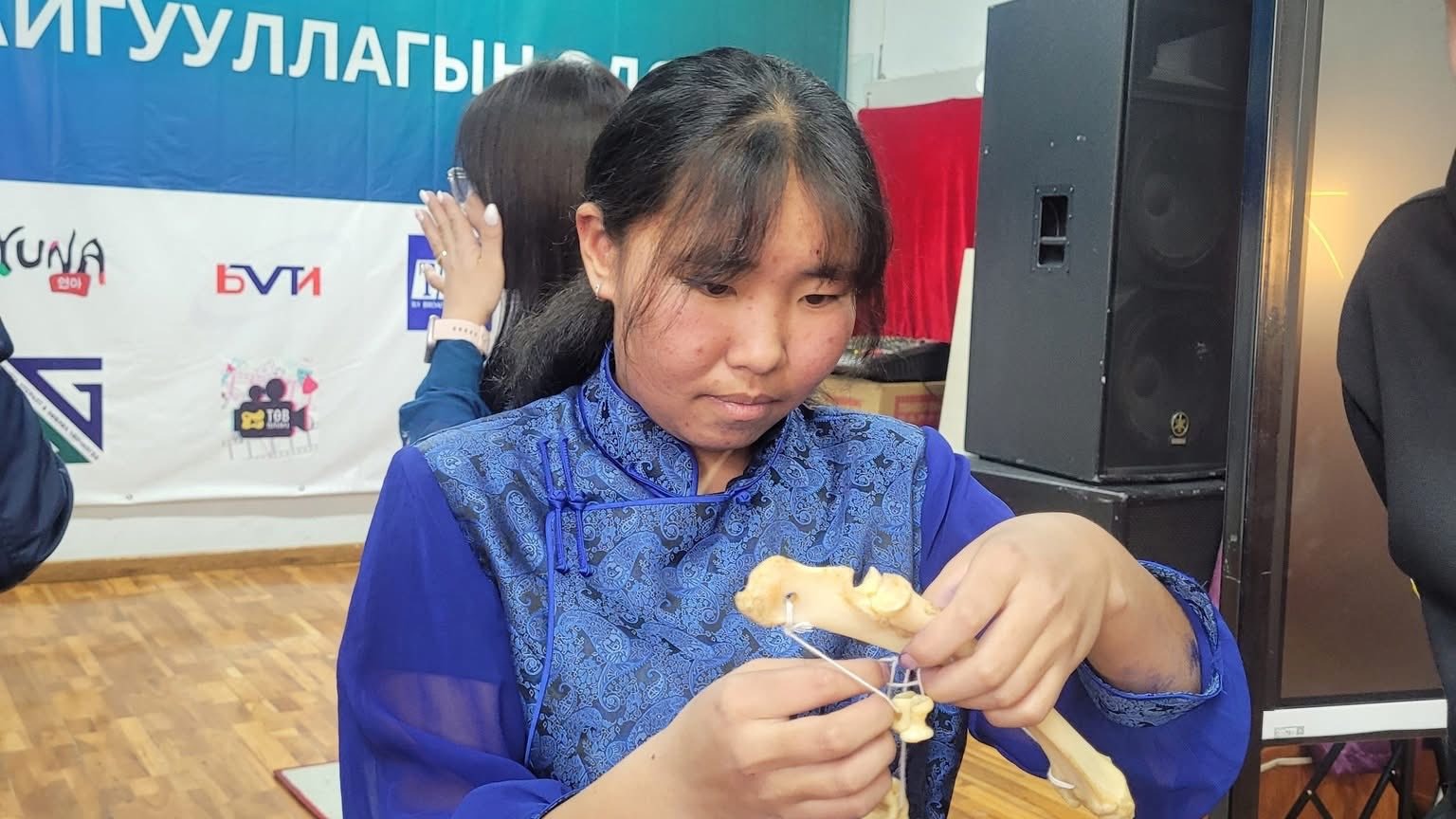 "Монгол ёс заншлаа дээдэлцгээе" уралдаанаа 1-р ангийн суралцагчдын дунд амжилттай зохион байгууллаа. 
